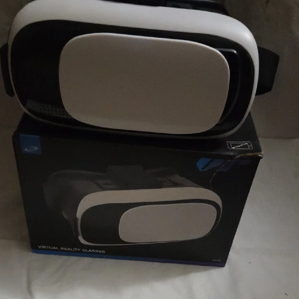 Virtual Reality Glasses - Black and White